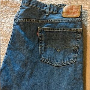Levi's 550 Classic Straight Blue Jeans W48 L30. Medium wash. Good used condition